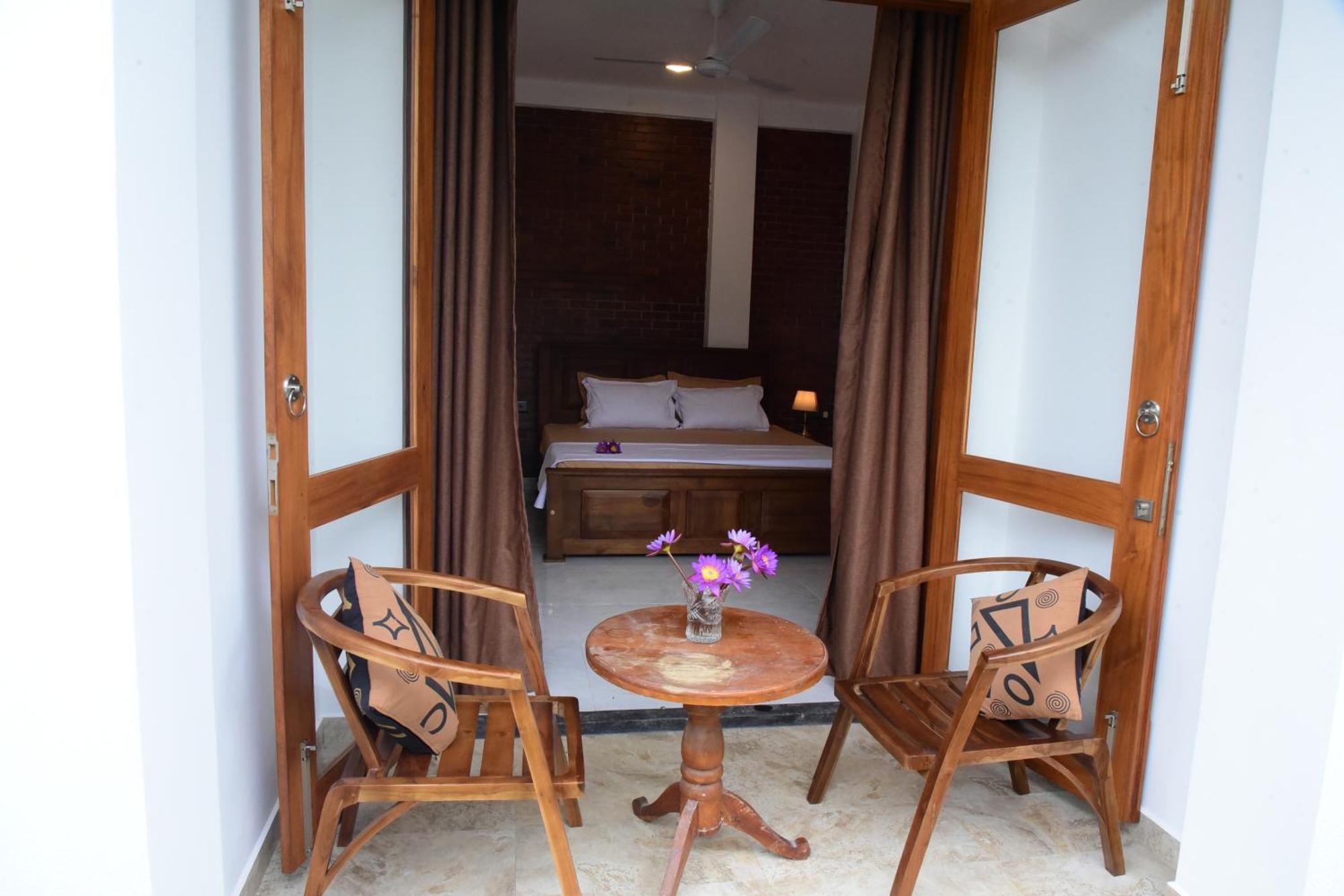 Ocean Ripples Hotel Hikkaduwa Luaran gambar
