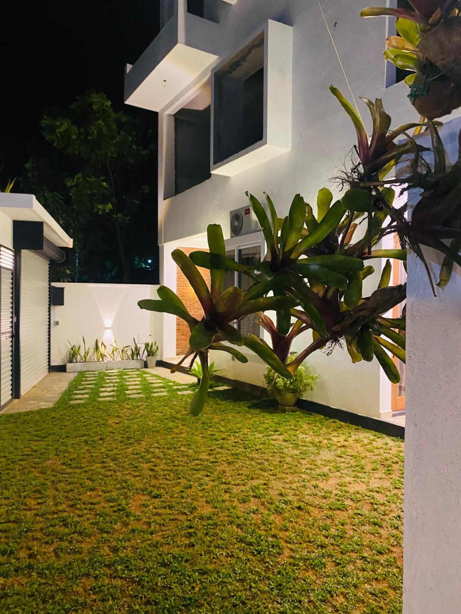 Ocean Ripples Hotel Hikkaduwa Luaran gambar